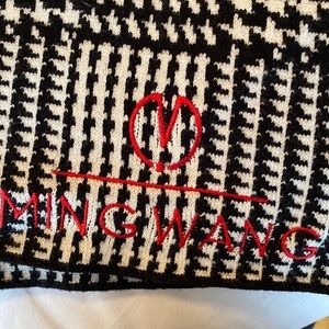 NWT Ming Wang Wrap. Excellent fabric